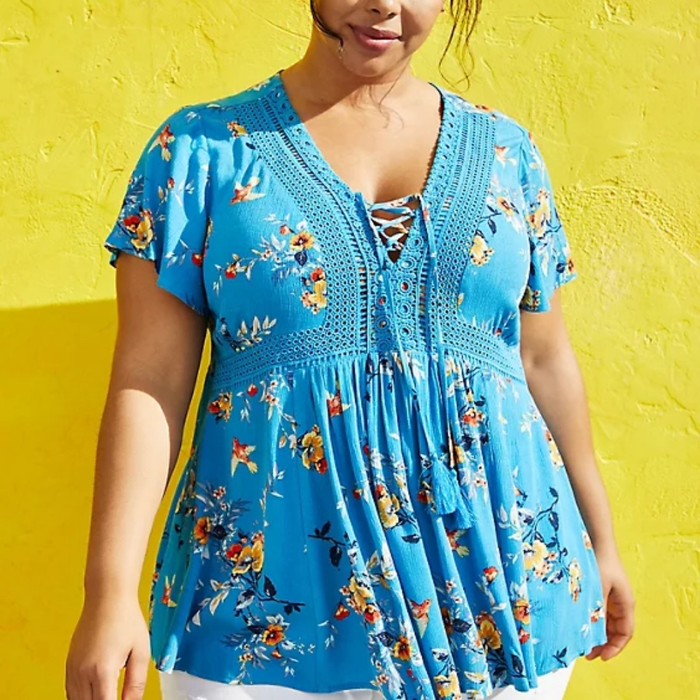 ❤️6 items for $30 sale!!❤️ Torrid Floral Crinkle Gauze Crochet Babydoll Top EUC